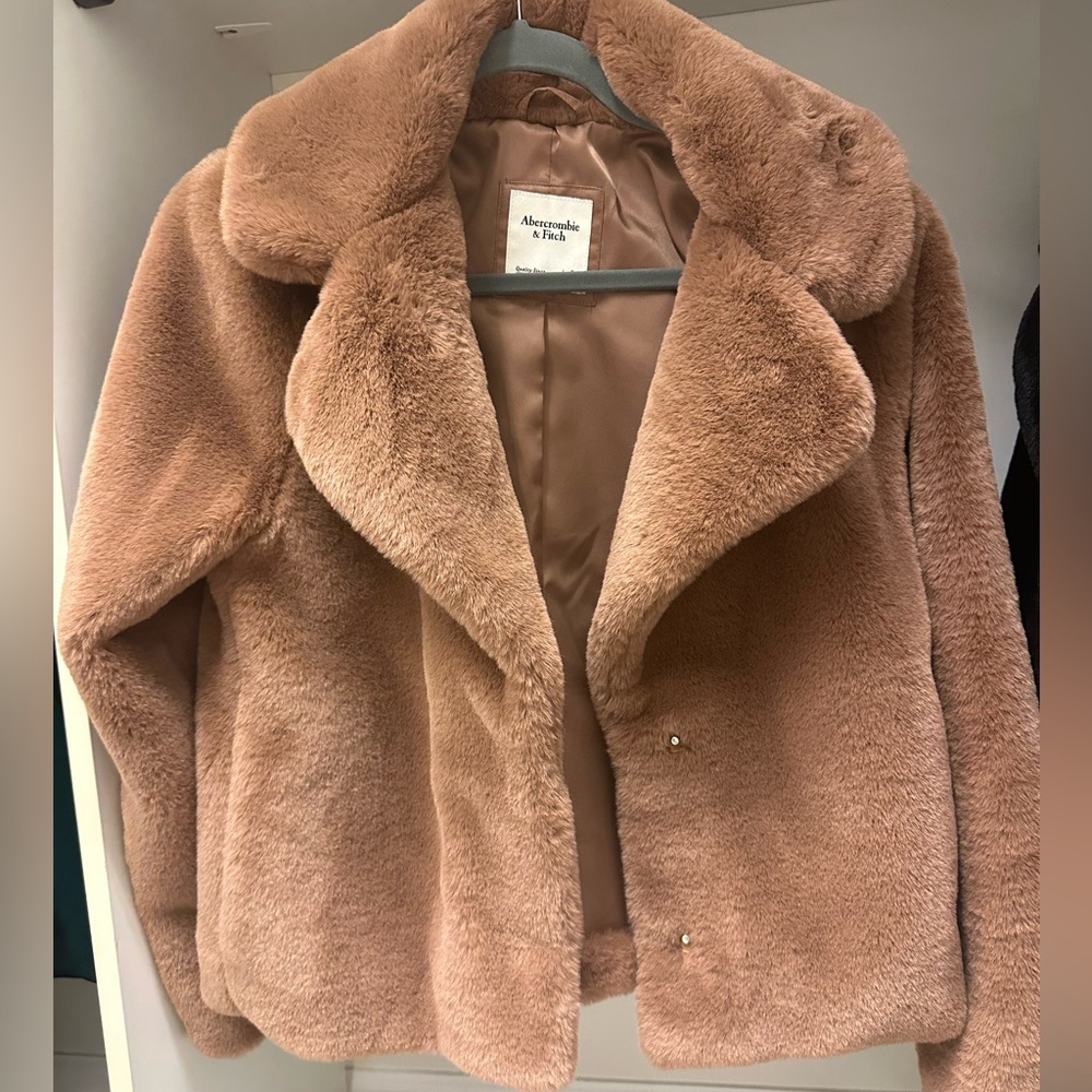 Abercrombie & Fitch Women's Faux Fur Short Coat